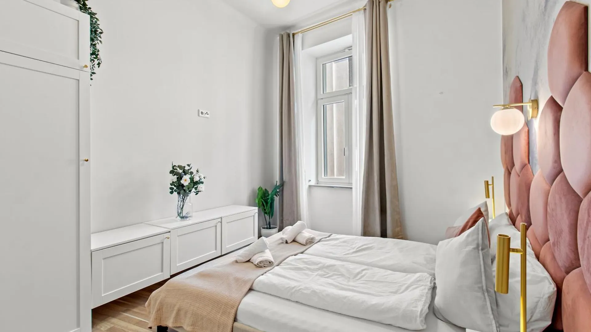 Elegant Room Near Prater & City Center Bécs