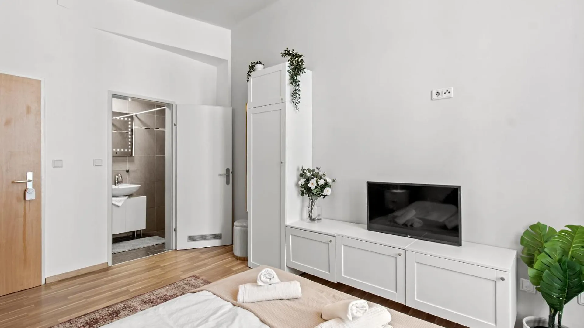 Elegant Room Near Prater & City Center Bécs Szálloda