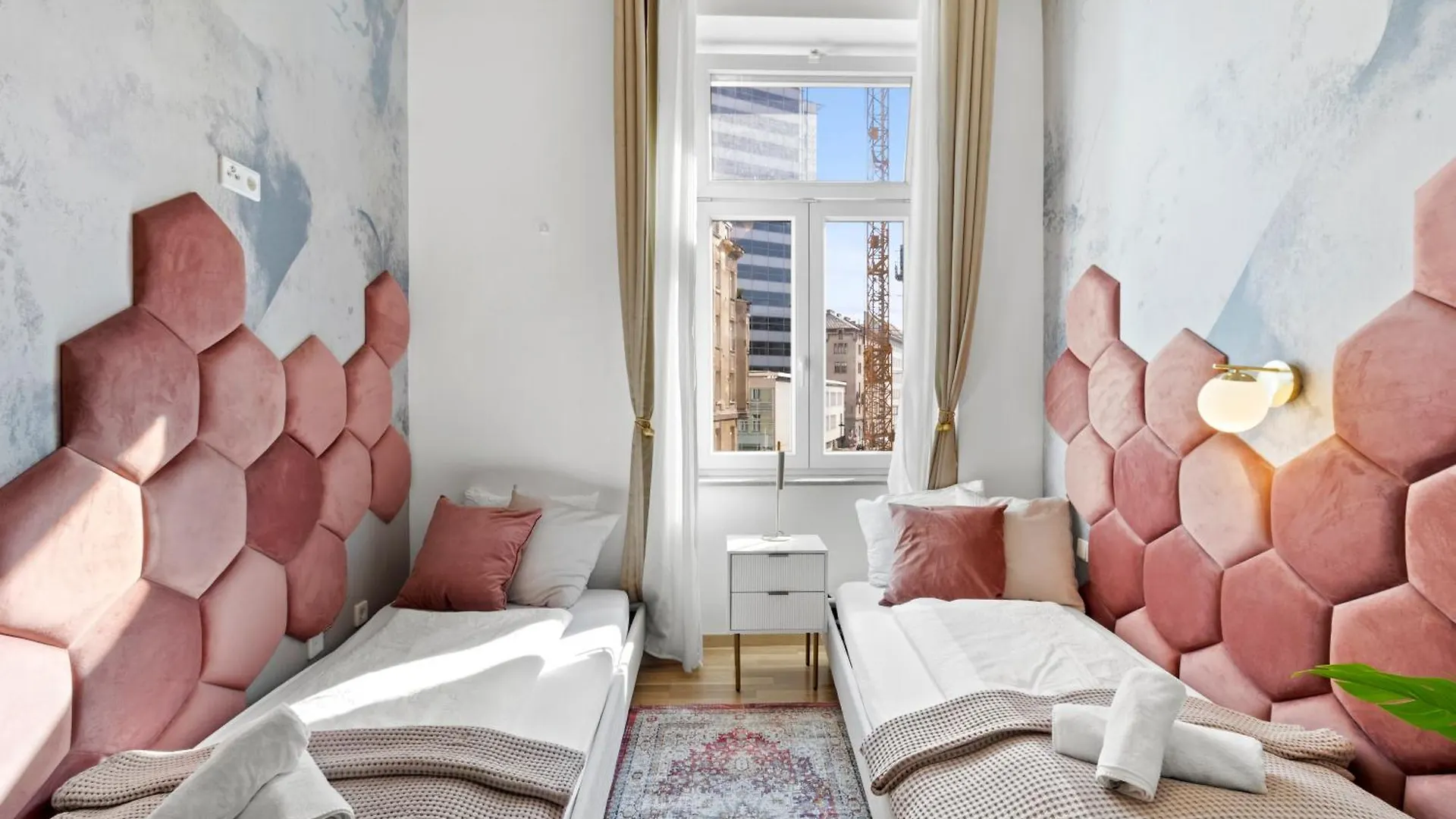 Elegant Room Near Prater & City Center Bécs