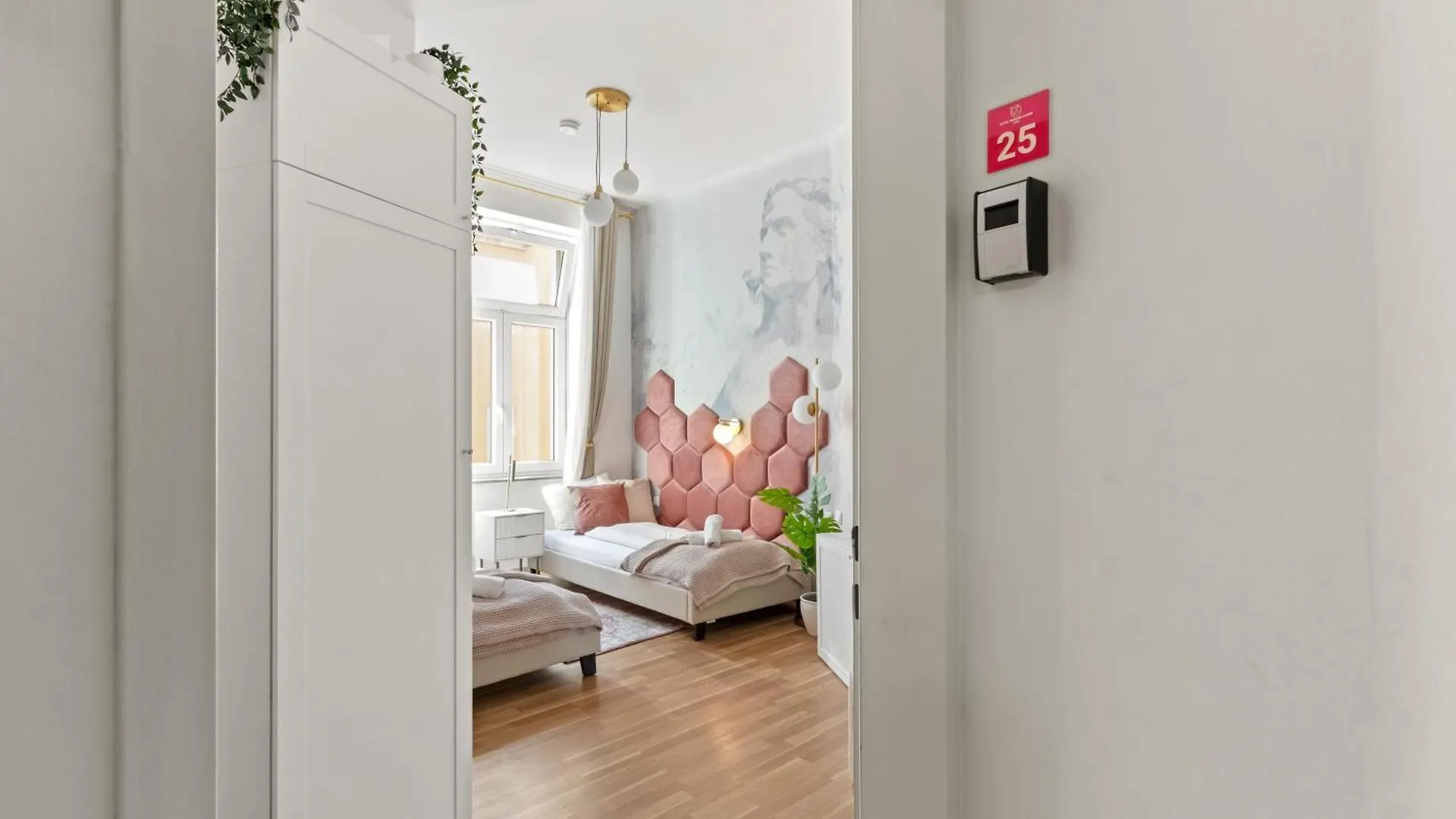 Elegant Room Near Prater & City Center Vienna Hotel