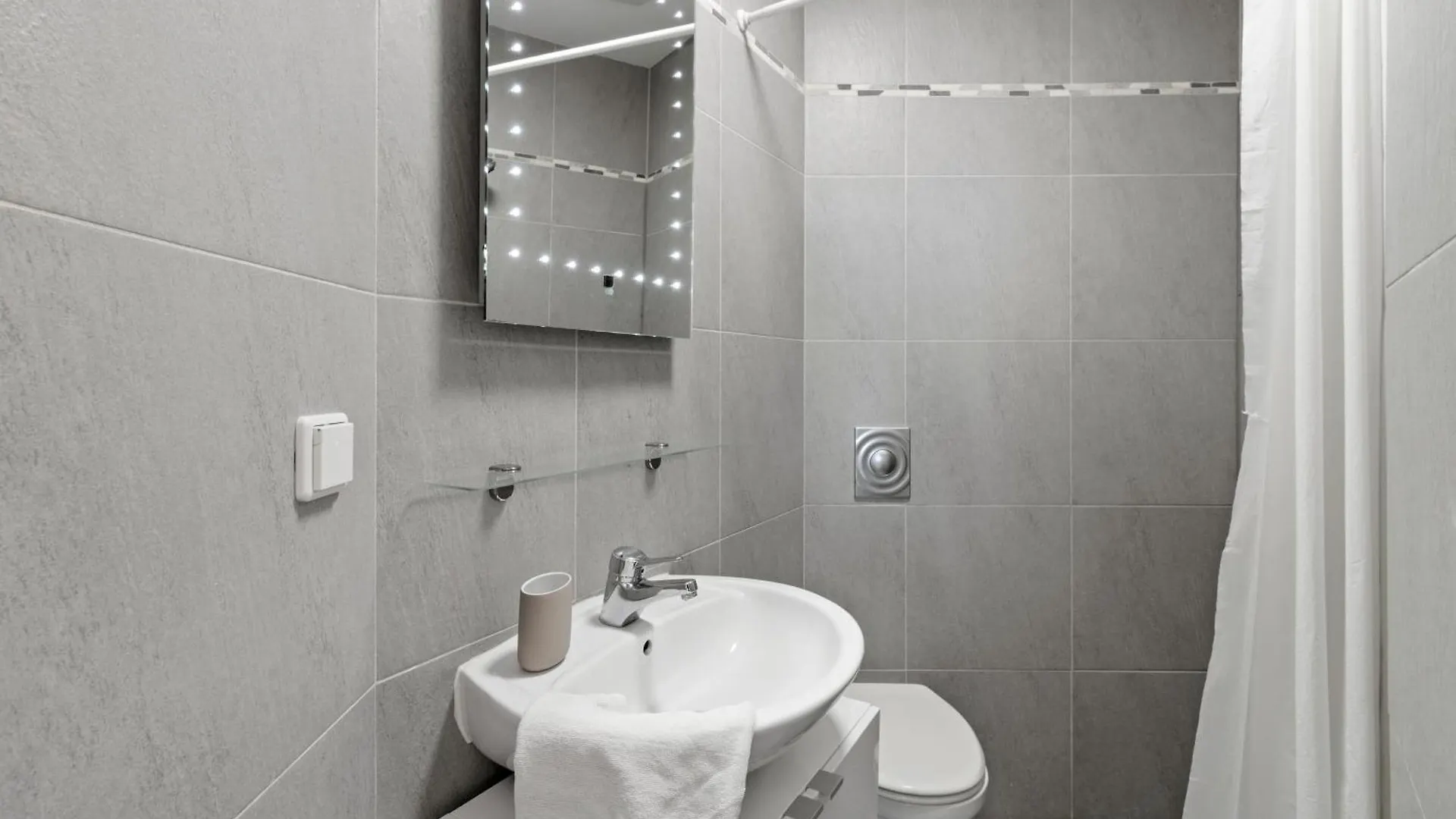 Elegant Room Near Prater & City Center Vienna Hotel