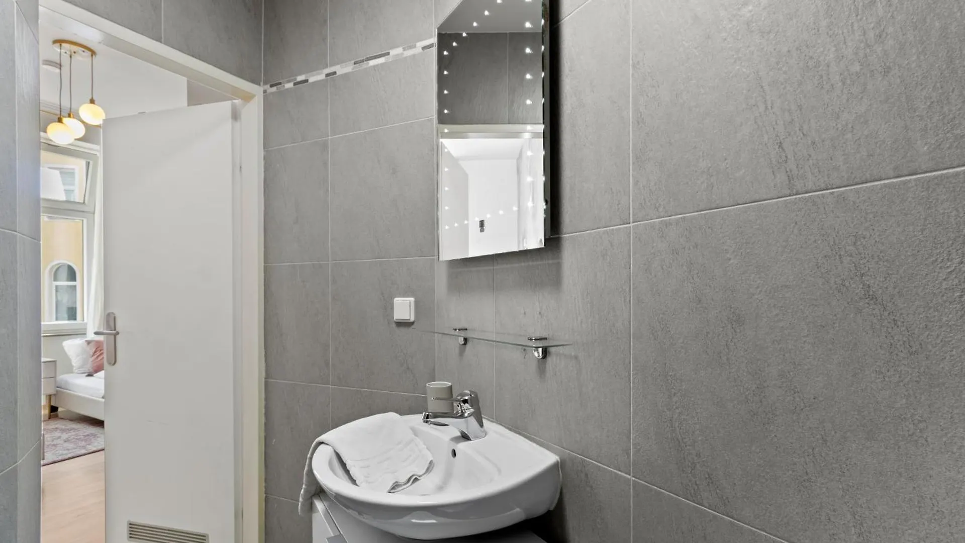 Hotel Elegant Room Near Prater & City Center Vienna Austria